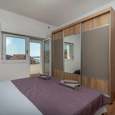 Apartman Goles Apartment *